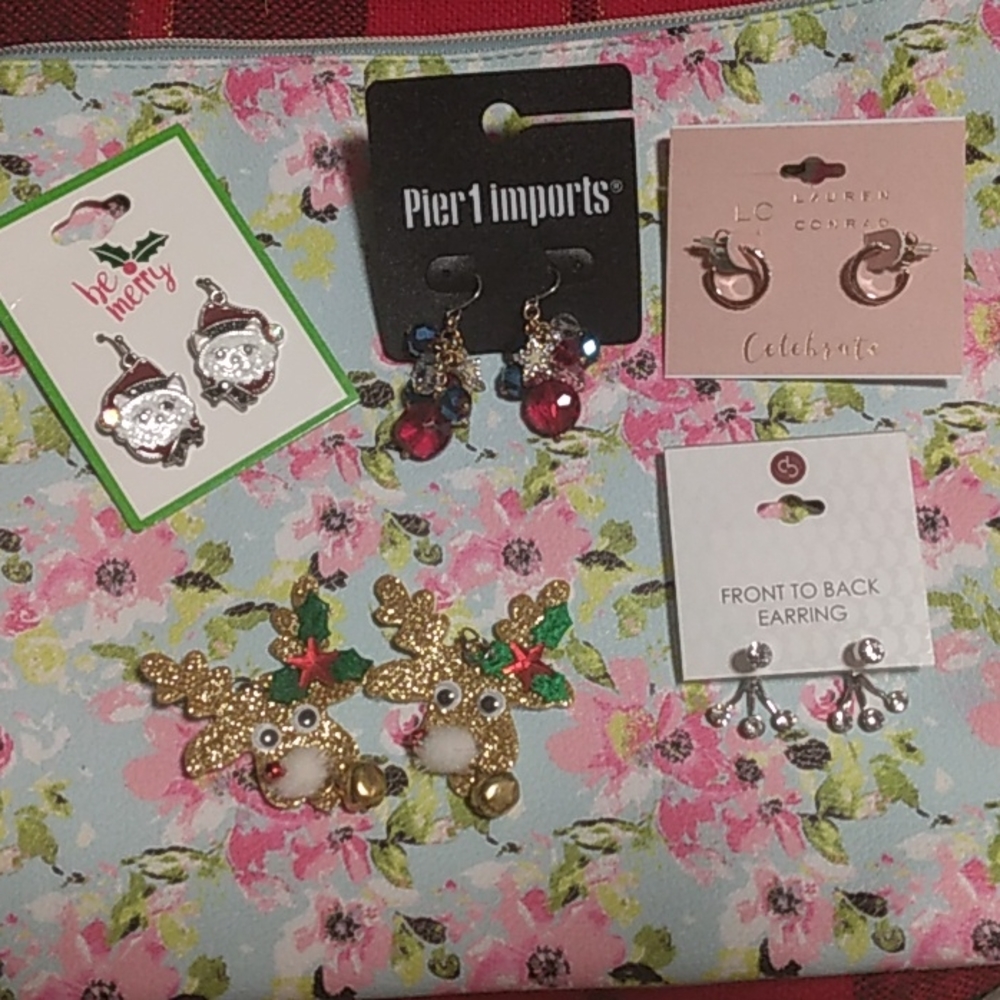 5 beautiful pairs of earrings 🤩🤩 take all for$ 13
